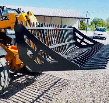 Bac a pierres, godet a bois, attelage au choix disponible aux enchères