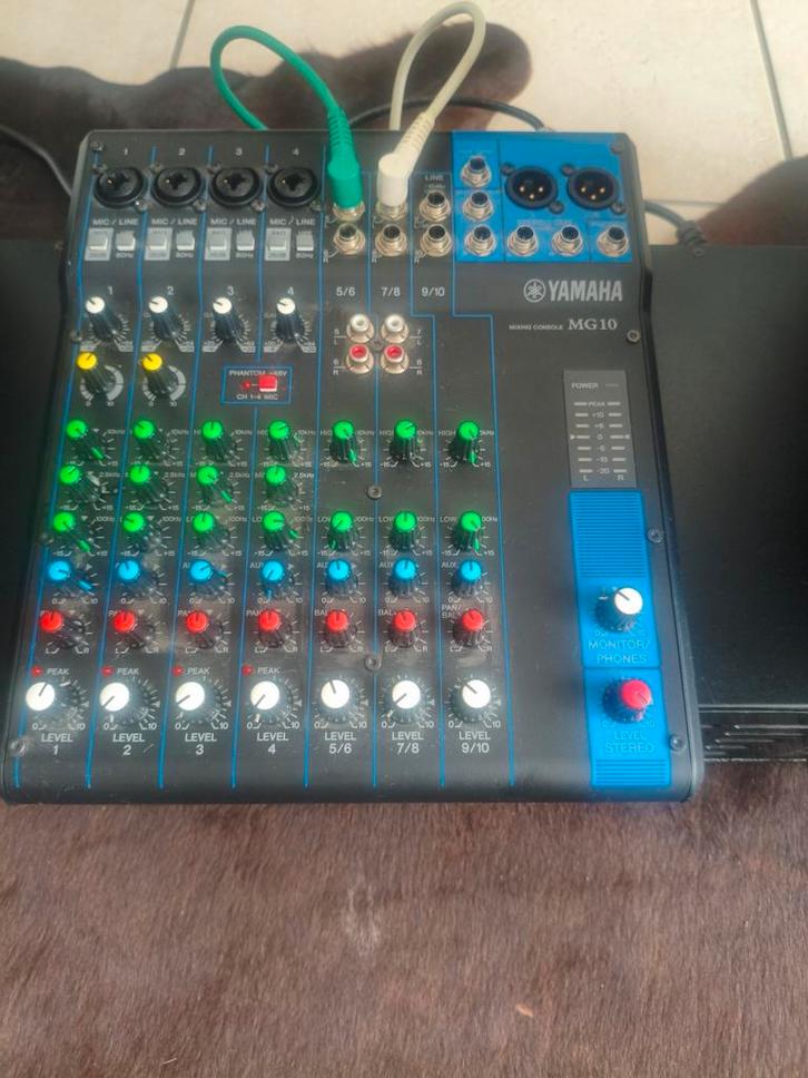 Versterker met mengpaneel en luidsprekers, Musique & Instruments, Amplis | Clavier, Moniteur & Sono, Comme neuf, Enlèvement ou Envoi