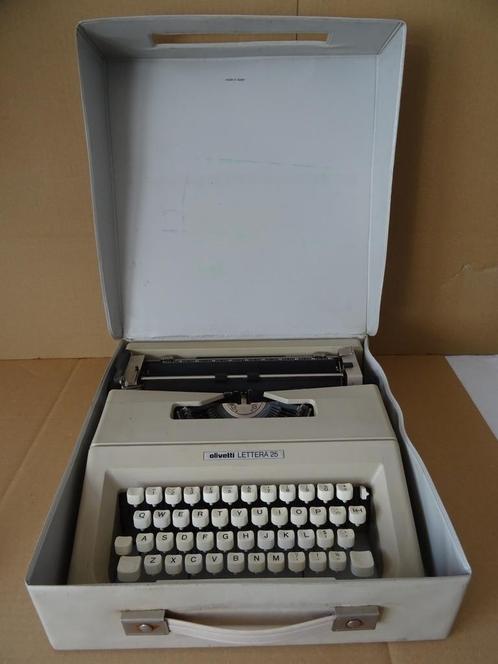 Olivetta Lettera 25 Vintage typemachine Olivetta Lettera 25, Antiek en Kunst, Curiosa en Brocante, Ophalen of Verzenden