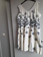 Crémekleurige zomerjurk met blauwe bloemenmotief maat 46, Ophalen, Maat 46/48 (XL) of groter, Zo goed als nieuw, Onder de knie