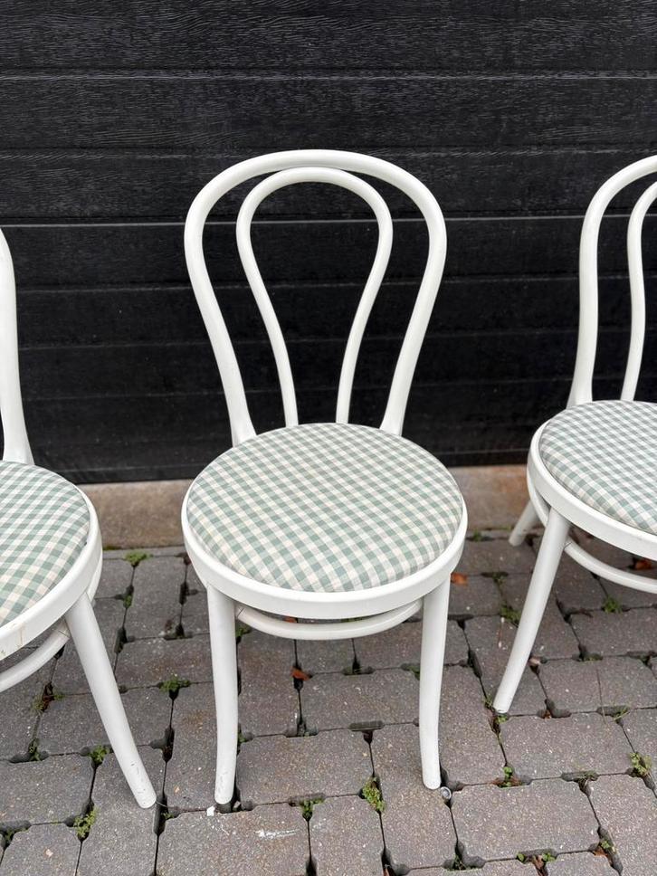 Set van 4 vintage bistrostoelen – wit met geruite zitting, Tuin en Terras, Tuinstoelen, Zo goed als nieuw, Ophalen