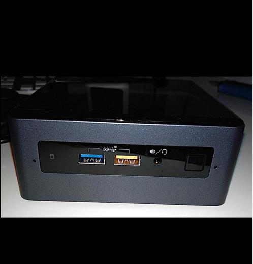 Intel nuc 8 th gen, Computers en Software, Desktop Pc's, Zo goed als nieuw, Ophalen of Verzenden