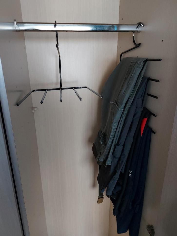 2 antisliphangers met meerdere stangen, Kleding | Dames, Kledinghangers, Zo goed als nieuw, Metaal, Ophalen of Verzenden