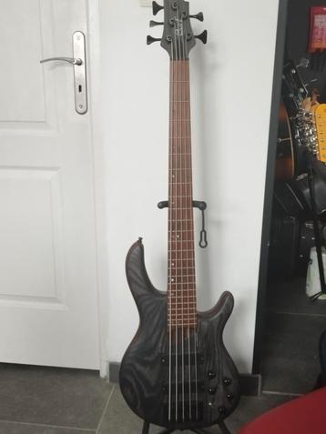 Guitare basse Cort 5 cordes, Musique & Instruments, Instruments à corde | Guitares | Basses, Enlèvement, Comme neuf, 5 cordes