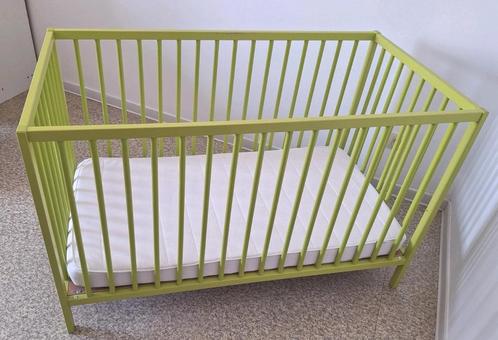 Babybedje + matras overtrek + donsdeken + overtrek, Kinderen en Baby's, Kinderkamer | Bedden, Zo goed als nieuw, Matras, Ophalen