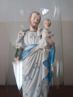 Biscuitbeeld onder globe, Enlèvement