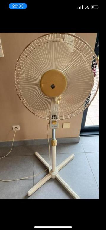 Ventilateur à pied