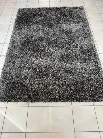 Moderne mat beschikbaar voor biedingen