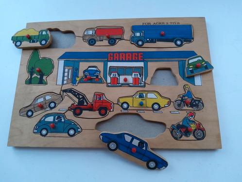 2 houten knopjespuzzels: Garage en Circus. Vanaf 1-2 jaar., Kinderen en Baby's, Speelgoed | Kinderpuzzels, Zo goed als nieuw, Ophalen of Verzenden
