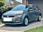 Volkswagen Polo 1.0i • 2016/17 • ALU VELGEN • PARKEERSENSORE, Auto's, Voorwielaandrijving, 109 g/km, Leder en Stof, USB