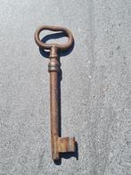 Antieke sleutel in ijzer 18de -19de eeuw (3), Antiek en Kunst, Ophalen of Verzenden