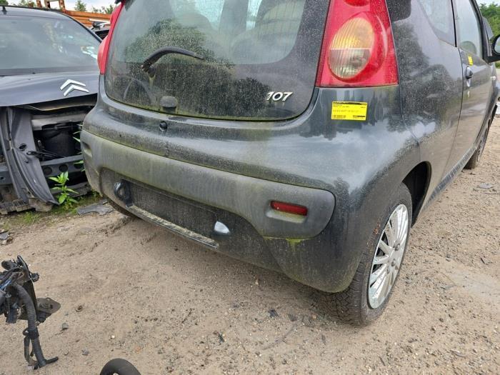 Achterbumper van een Peugeot 107 (KTA), Auto-onderdelen, Carrosserie, Bumper, Peugeot, Gebruikt, 3 maanden garantie, Ophalen of Verzenden