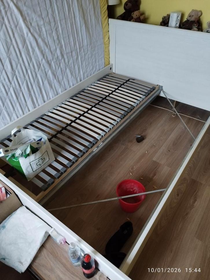 Lit double Ikea 140x200, Maison & Meubles, Chambre à coucher | Lits, Enlèvement