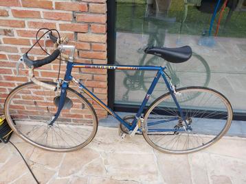 Vintage Peugeot racefiets beschikbaar voor biedingen