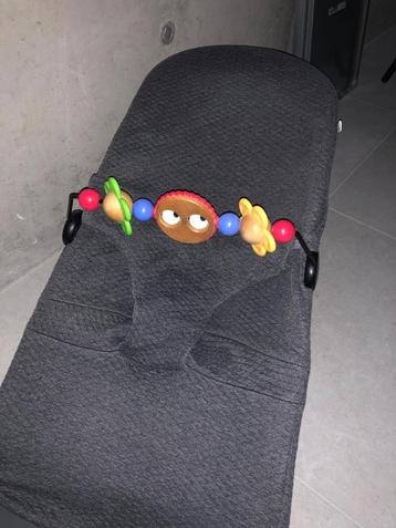 Babybjorn wipper met speelboog en extra beschermhoes beschikbaar voor biedingen