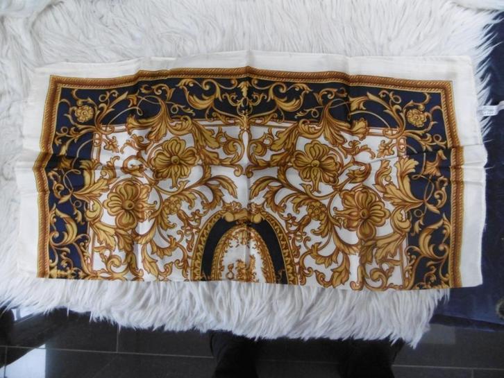 kledij dames sjaal carine foulards,made in italy nieuwstaat, Kleding | Dames, Mutsen, Sjaals en Handschoenen, Zo goed als nieuw