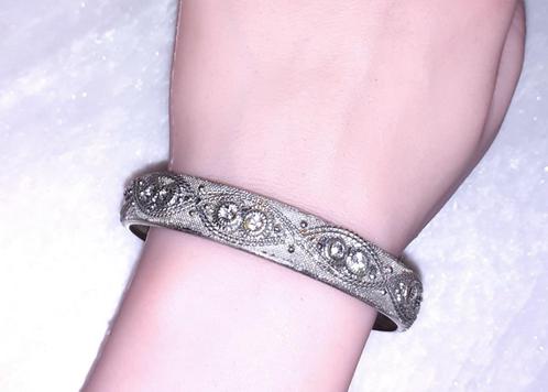cuff armband zilver met art deco patroon en strass, Bijoux, Sacs & Beauté, Bracelets, Neuf, Autres matériaux, Argent, Avec strass
