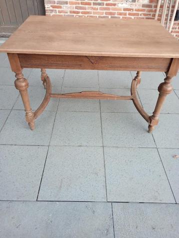 oude eiken tafel 50€. beschikbaar voor biedingen