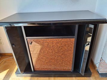 TV Kast beschikbaar voor biedingen