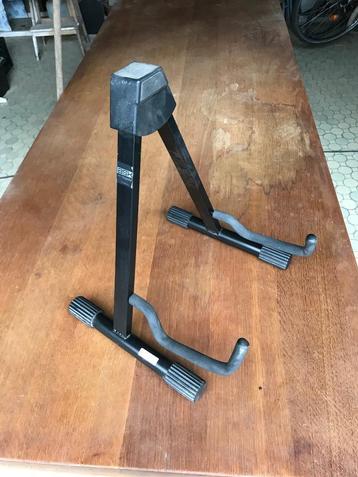 Gitaar steun -standaard inklapbaar beschikbaar voor biedingen
