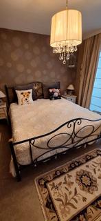 bed  + nachttafel (2), Huis en Inrichting, Slaapkamer | Bedden, Ophalen, Blauw, Tweepersoons, Zo goed als nieuw