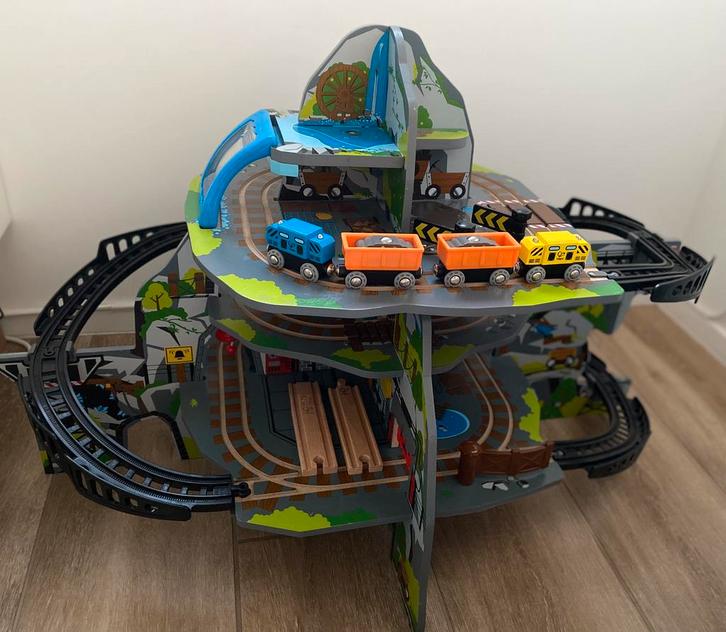 Hape treinbaan machtige bergmijn, Kinderen en Baby's, Speelgoed | Houten speelgoed, Zo goed als nieuw, Overige typen, Ophalen