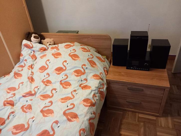 Compleet bed met nachtkastje. Meegroeibed. Kinderbed., Kinderen en Baby's, Kinderkamer | Bedden, Gebruikt, Lattenbodem, Matras