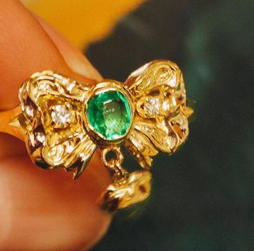 Exclusieve gouden ring met natuurlijke smaragden en diamante