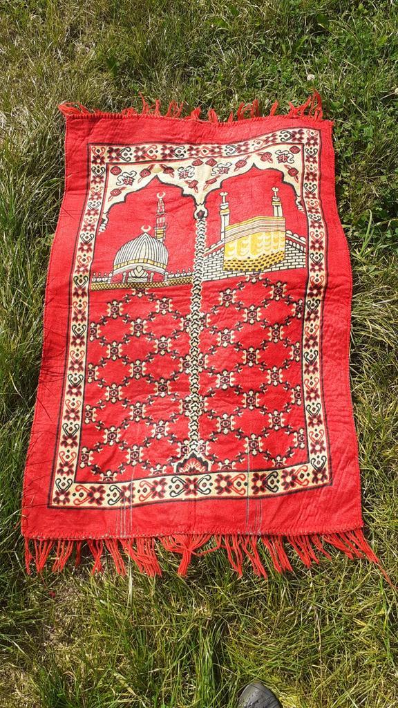 tapis de prière, Maison & Meubles, Ameublement | Tapis & Moquettes, Utilisé, 50 à 100 cm, 100 à 150 cm, Rectangulaire, Blanc, Noir