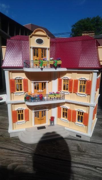 Groot volledig ingericht playmobil-huis 