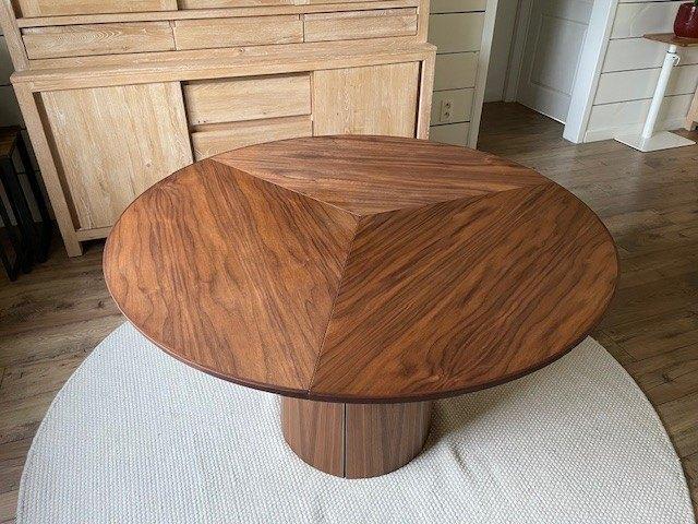 Scandinavische, ronde eettafel met uniek uitklapsysteem., Huis en Inrichting, Tafels | Eettafels, Zo goed als nieuw, 100 tot 150 cm