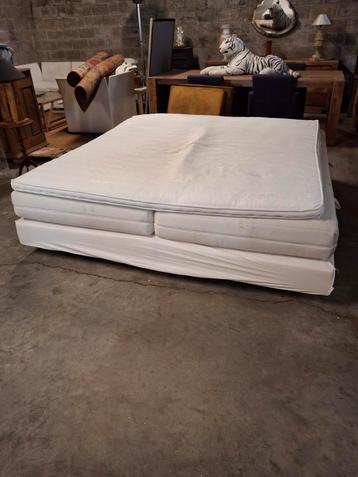 Super king size boxspring  200 x 200 met topper en matras