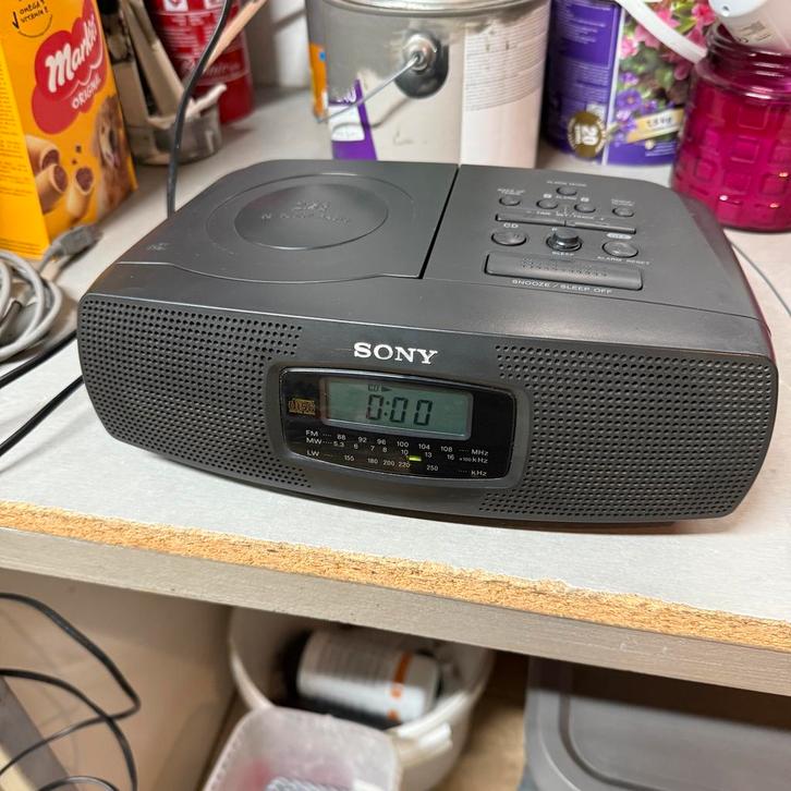 Wekkerradio + CD speler Sony ICF-CD820L, Elektronische apparatuur, Wekkers, Gebruikt, Analoog, Ophalen of Verzenden