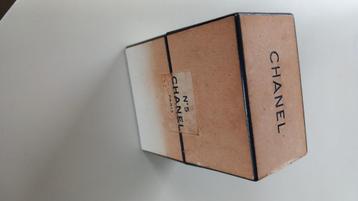 Vintage leeg parfumflesje Chanel n5 beschikbaar voor biedingen