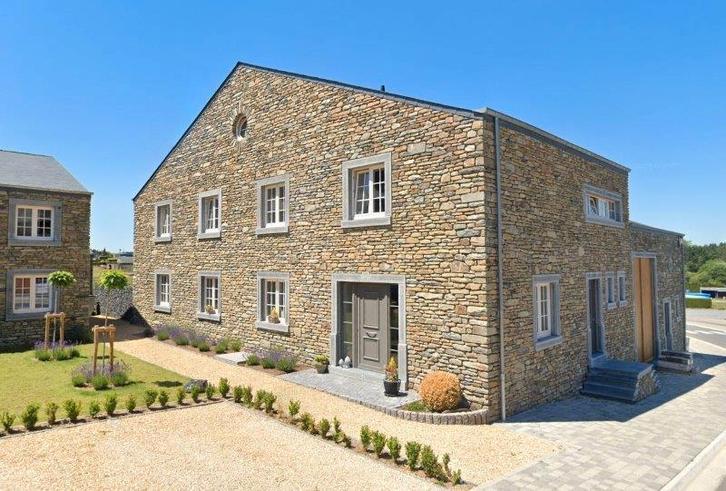 Bertrix: aangenaam huis, 2 slpkrs, 2 badkrs, terras., Immo, Huizen te huur, Provincie Luxemburg, Hoekwoning, Via bemiddelaar, A