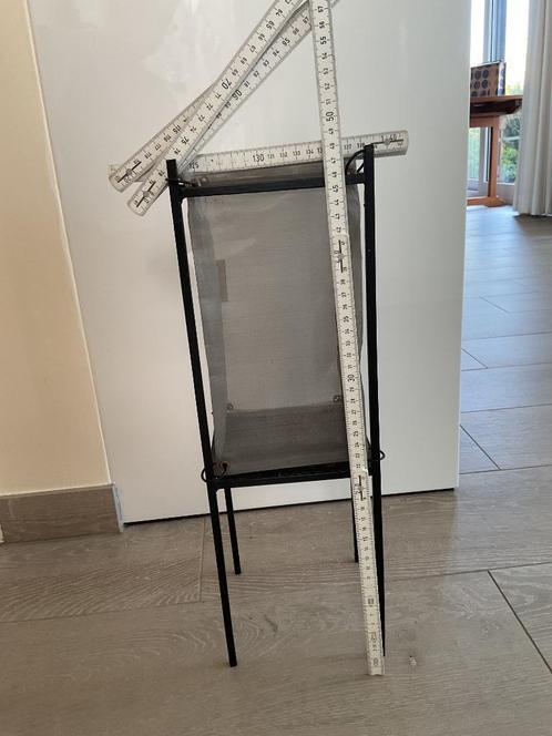 Metalen kandelaar met metalen scherm errond., Huis en Inrichting, Woonaccessoires | Kandelaars en Kaarsen, Nieuw, Kandelaar, 25 tot 50 cm
