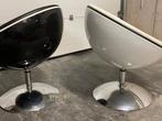 Draaibare stoelen wit of zwart Chrome frame kunstlederen zit, Maison & Meubles, Canapés | Repose-pieds & Poufs, Comme neuf, Enlèvement ou Envoi