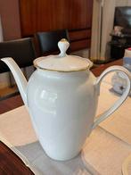Deux pieces en porcelaine de Bavière, blanc et or, Ophalen