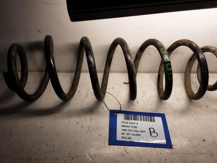 RESSORT DE SUSPENSION ARRIERE Golf IV Variant (1J5), Autos : Pièces & Accessoires, Suspension & Châssis, Volkswagen, Utilisé