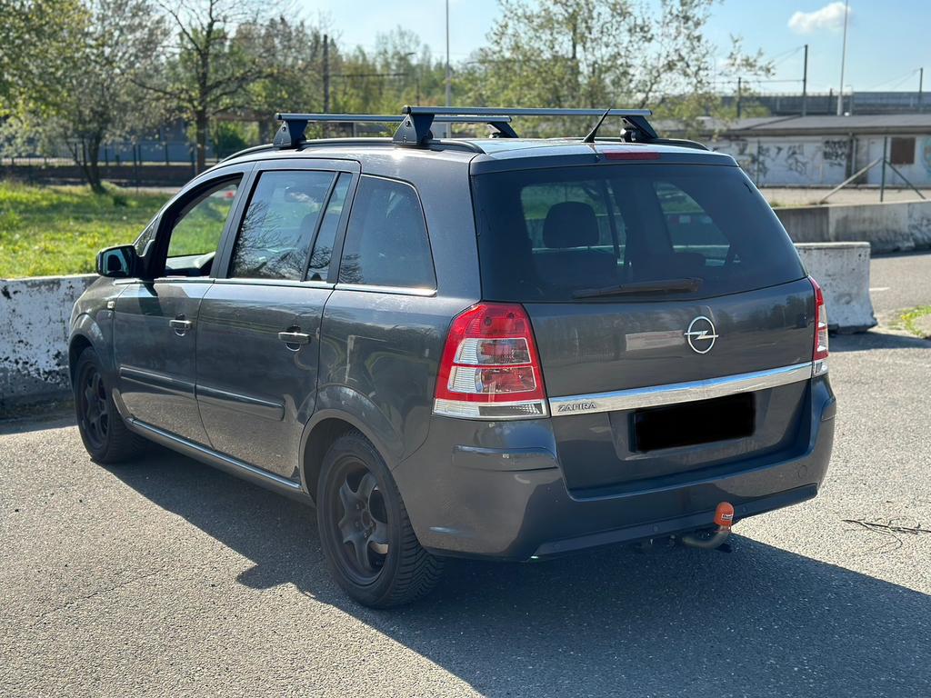 Gekeurd voor verkoop. Benzine 7 plaatsen trekhaak airco, Auto's, Opel, 1600 cc, Particulier, Zafira, Handgeschakeld