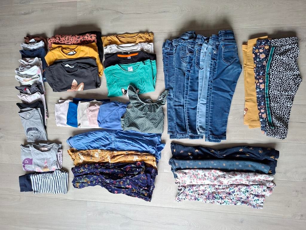 Pakket meisjeskledij maat 98, Enlèvement, Taille 98