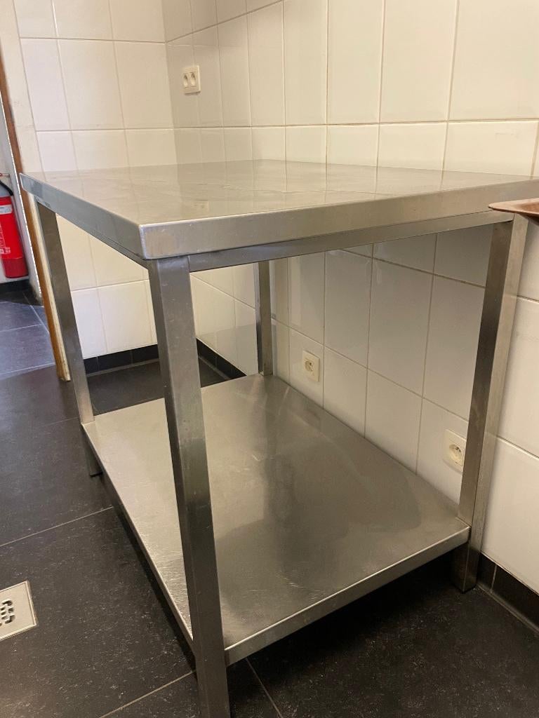 inox Werktafel, Ophalen