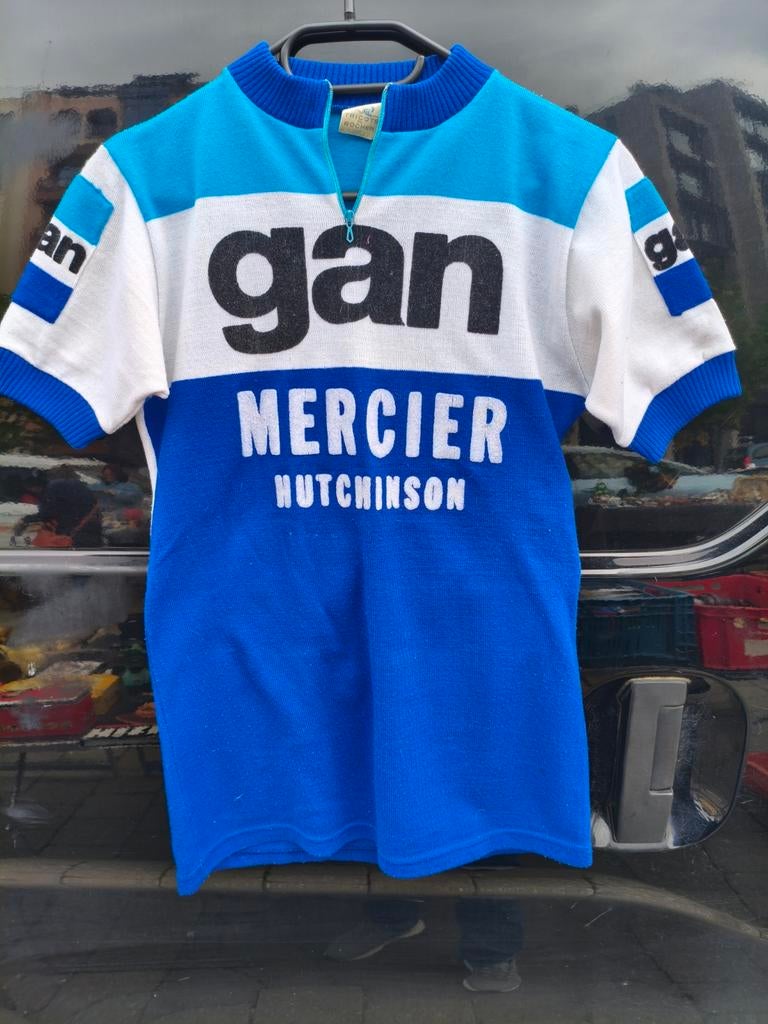 Oud wollen koerstrui, Ophalen