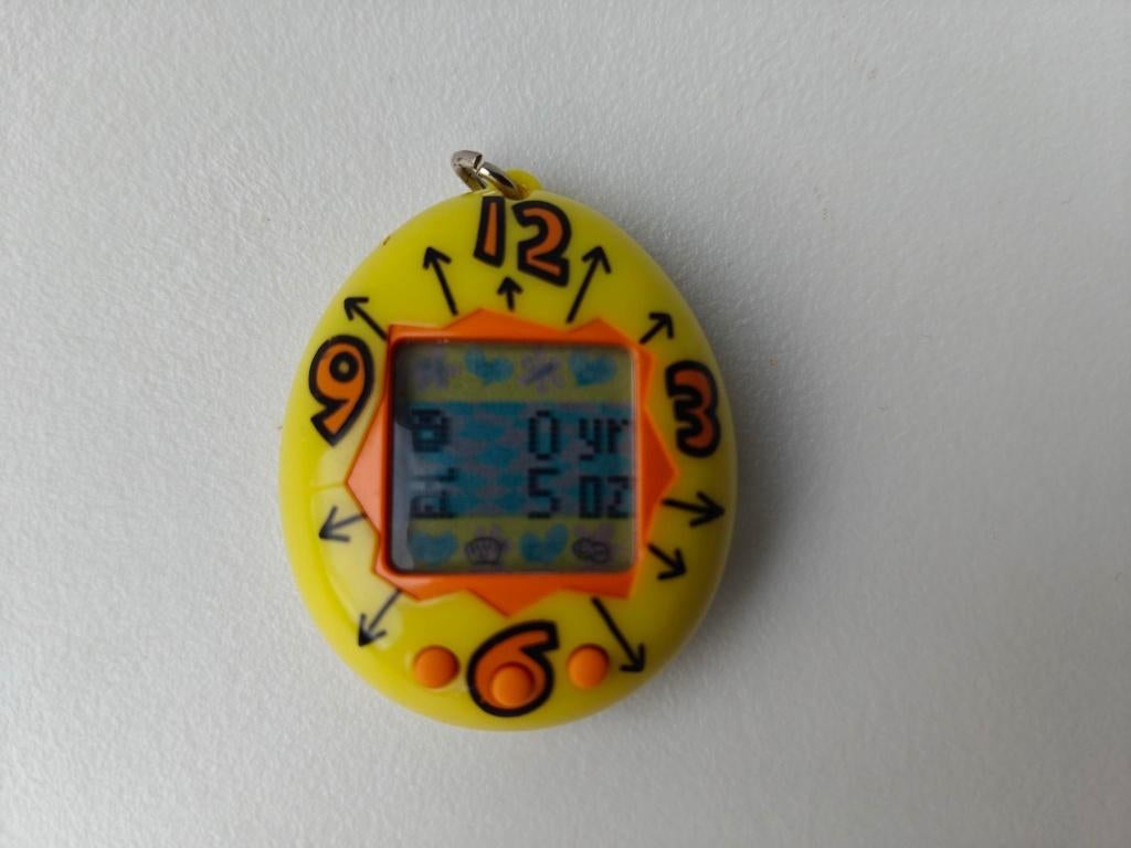 vintage handheld Bandai Tamagotchi uit 1997 werkend, Ophalen of Verzenden, Gebruikt
