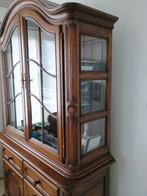 Vitrine en chêne foncé. Verre/sculpture sur les côtés., Chêne, Avec tablette(s), Klassiek, 100 à 150 cm