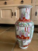 Grote Chinese porseleinen vaas van 47 cm - famille rose, Antiek en Kunst, Ophalen