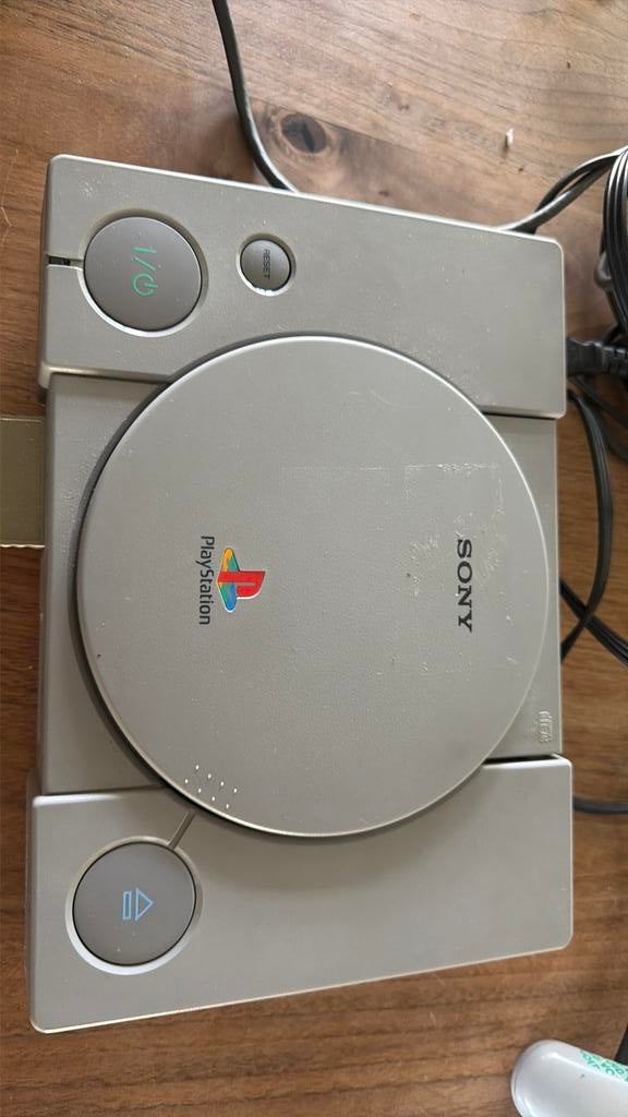 Playstion 1 + controler, Games en Spelcomputers, Spelcomputers | Sony PlayStation 1, Ophalen of Verzenden, Zo goed als nieuw