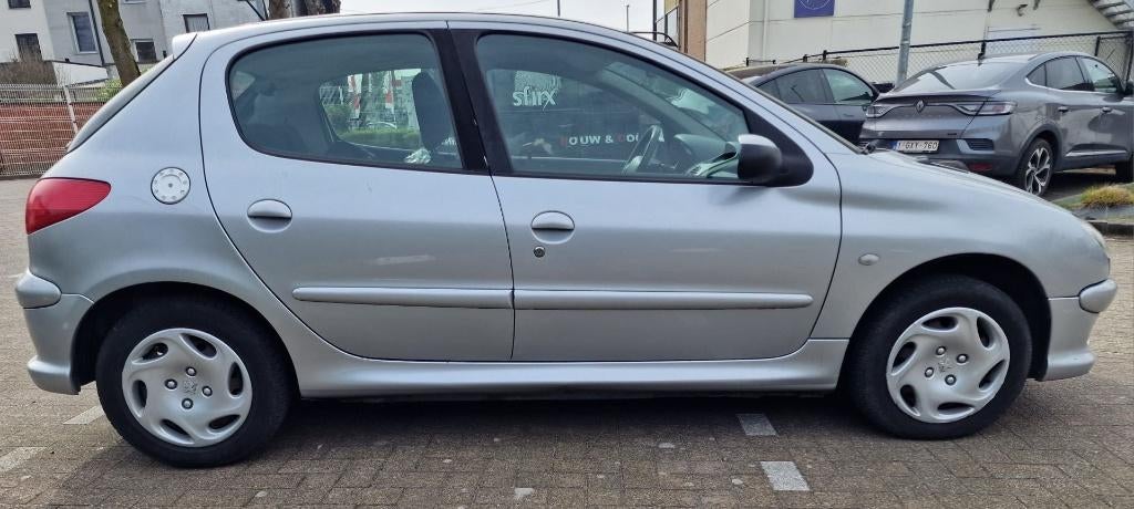 peugeot 206 van 2006 benzine , 5 deurs, met airco, Auto's, Peugeot, 1360 cc, Handgeschakeld, 5 deurs, Particulier