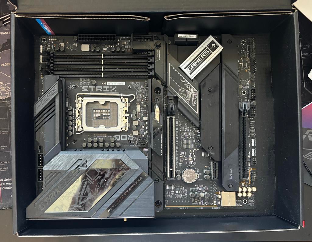 Rog strix z790-h gaming wifi, Informatique & Logiciels, Cartes mères, Enlèvement, Comme neuf