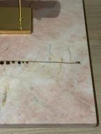 Marmeren blad in roze tinten, Enlèvement